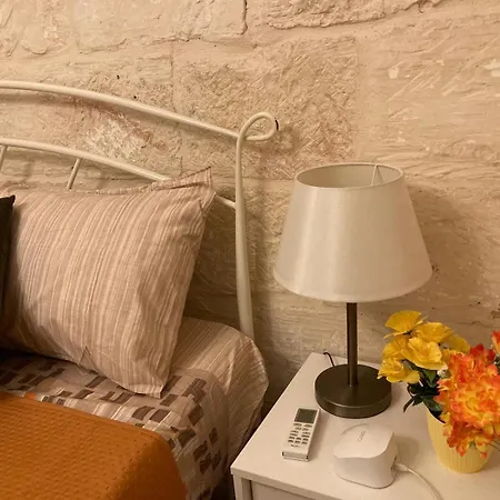 Апартаменты Charming Townhouse In Steps From Promenade And Ferry Слима