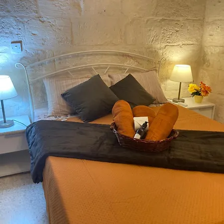 Апартаменты Charming Townhouse In Steps From Promenade And Ferry *