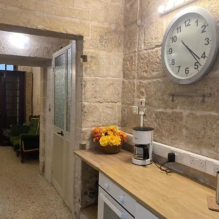 Charming Townhouse In Steps From Promenade And Ferry Lejlighed *