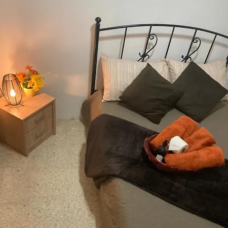 Апартаменты Charming Townhouse In Steps From Promenade And Ferry Слима