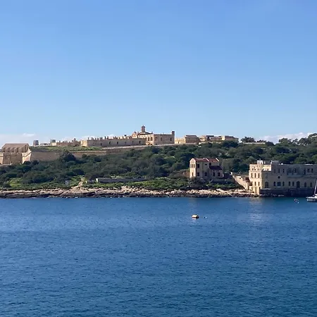 Charming Townhouse In Steps From Promenade And Ferry * Sliema