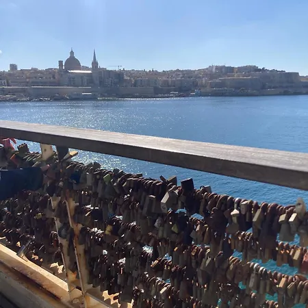 Charming Townhouse In Steps From Promenade And Ferry Sliema