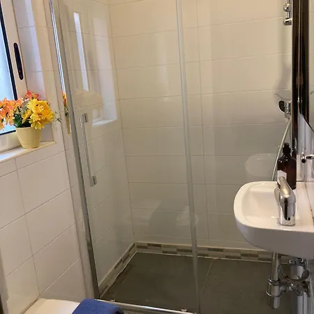 아파트 Charming Central Townhouse In Steps From Promenade And Ferry *