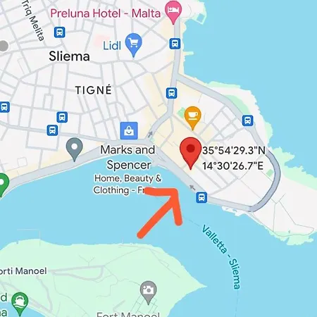 Charming Townhouse In Steps From Promenade And Ferry *