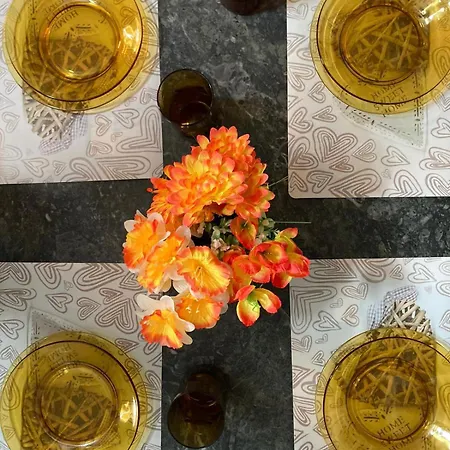 Charming Townhouse In Steps From Promenade And Ferry *