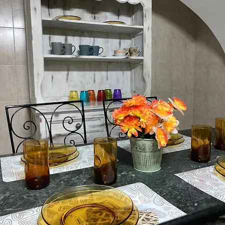 Daire Charming Townhouse In Steps From Promenade And Ferry Sliema