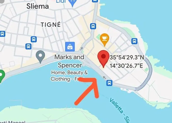 Charming Townhouse In Steps From Promenade And Ferry *