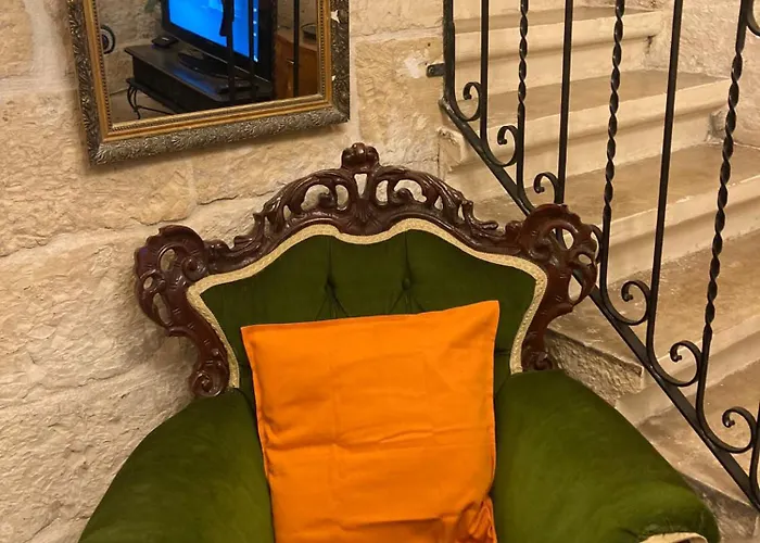 Charming Townhouse In Steps From Promenade And Ferry *