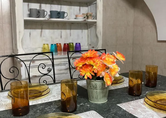 Charming Townhouse In Steps From Promenade And Ferry