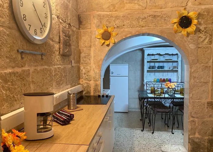 Charming Townhouse In Steps From Promenade And Ferry Lägenhet Sliema