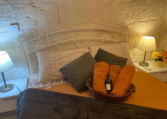 Charming Townhouse In Steps From Promenade And Ferry Lägenhet