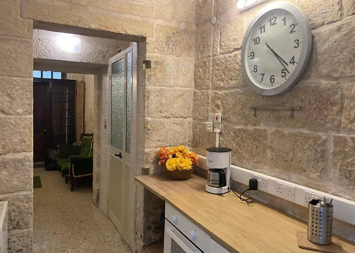 Charming Townhouse In Steps From Promenade And Ferry Lägenhet *