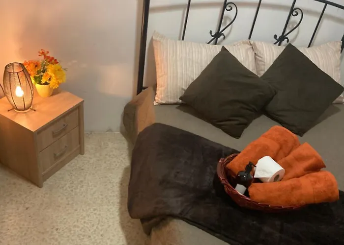 Lägenhet Charming Townhouse In Steps From Promenade And Ferry Sliema