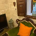 Charming Townhouse In Steps From Promenade And Ferry *
