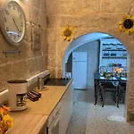 Charming Townhouse In Steps From Promenade And Ferry * Sliema