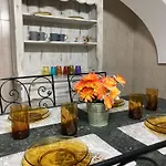 Charming Townhouse In Steps From Promenade And Ferry
