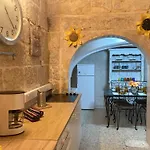Charming Townhouse In Steps From Promenade And Ferry Lägenhet Sliema